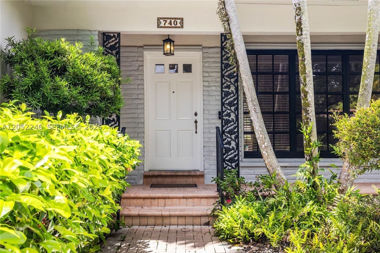 740 Jeronimo Dr - Photo 4 of 23