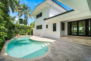 featured image of 7810 Beachview Dr