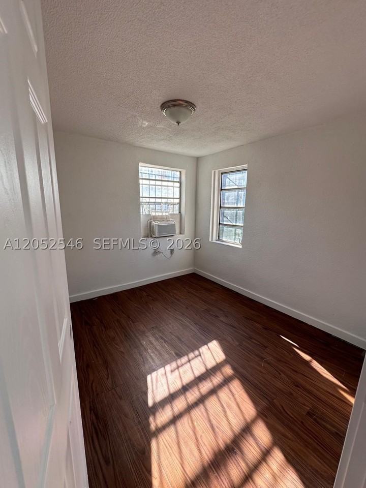 3660 Nw 20th Ave #4 - Photo 5 of 12