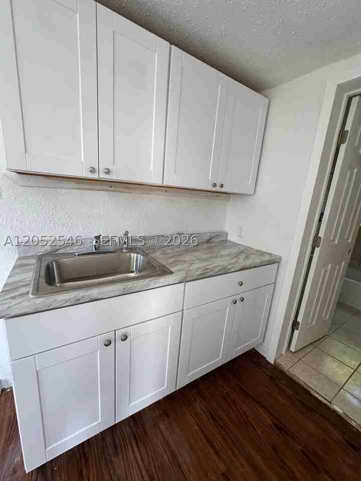 3660 Nw 20th Ave #4 - Photo 6 of 12