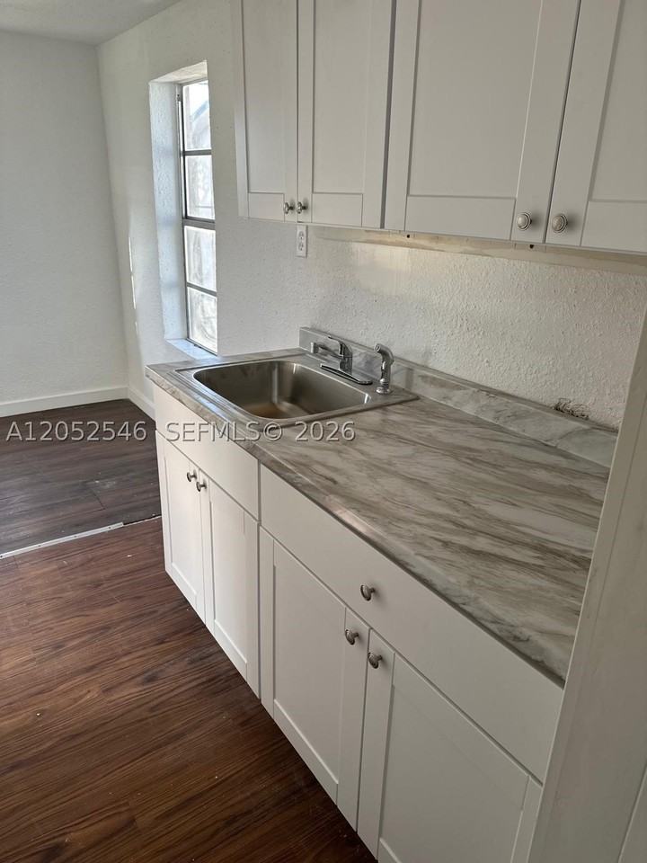 3660 Nw 20th Ave #4 - Photo 7 of 12