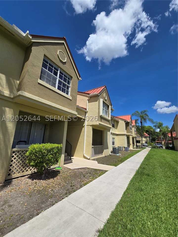 18324 Nw 68th Ave #L
