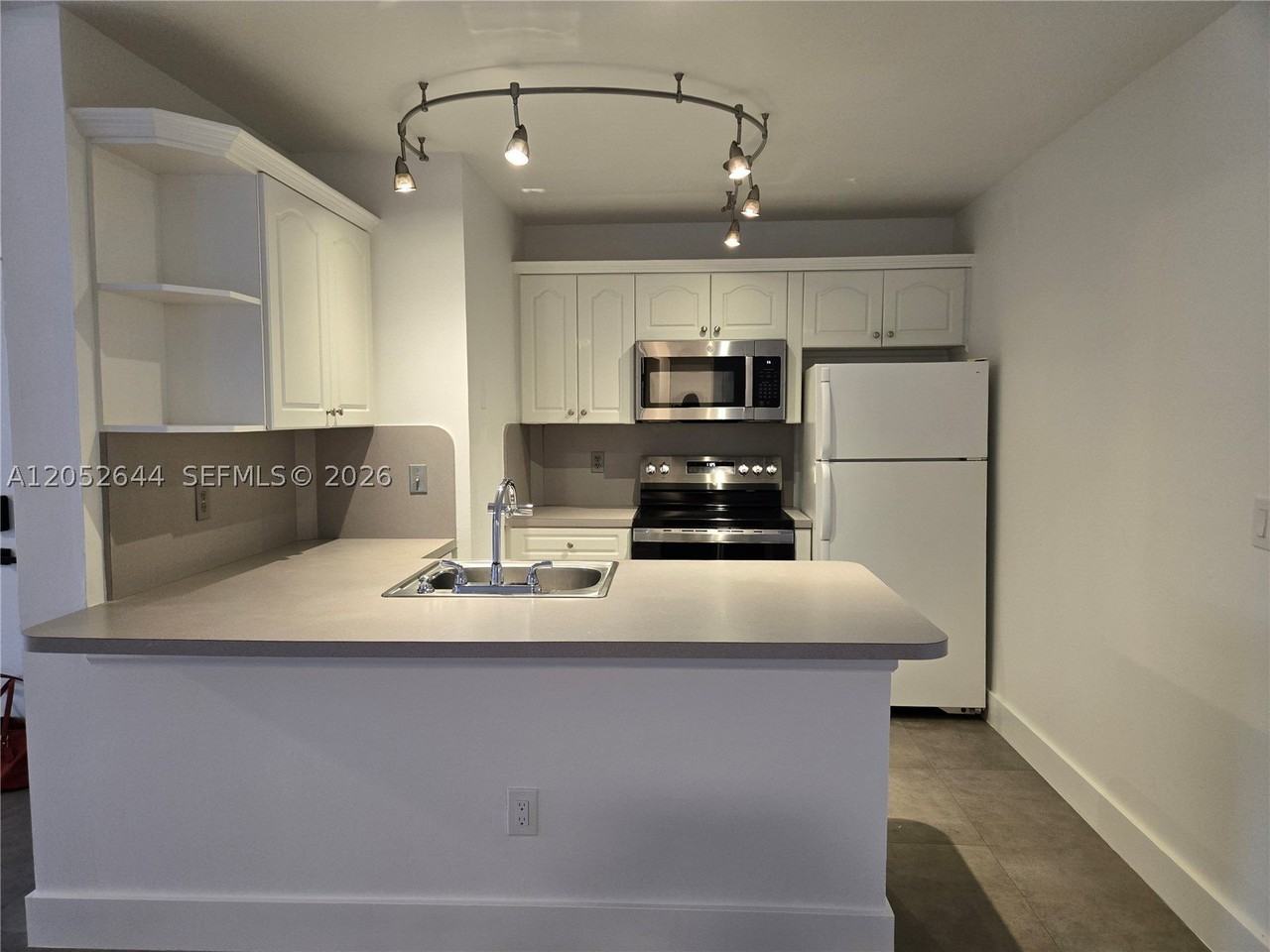 18324 Nw 68th Ave #L - Photo 4 of 11