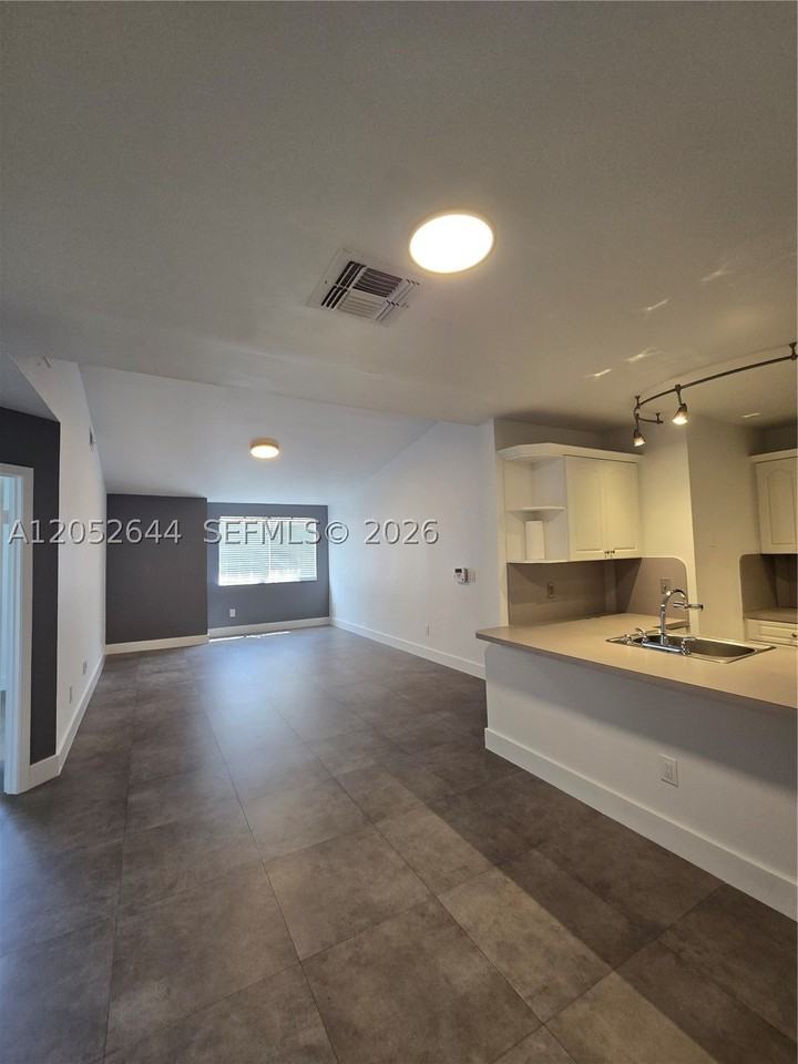 18324 Nw 68th Ave #L - Photo 5 of 11