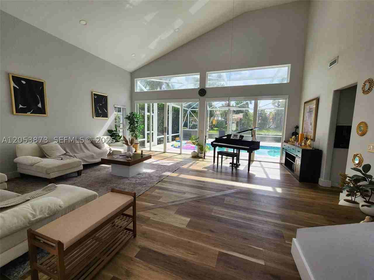 594 Spinnaker - Photo 3 of 22