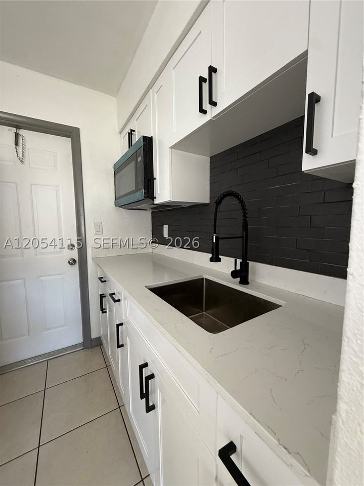 2216 Fillmore St #6 - Photo 6 of 8