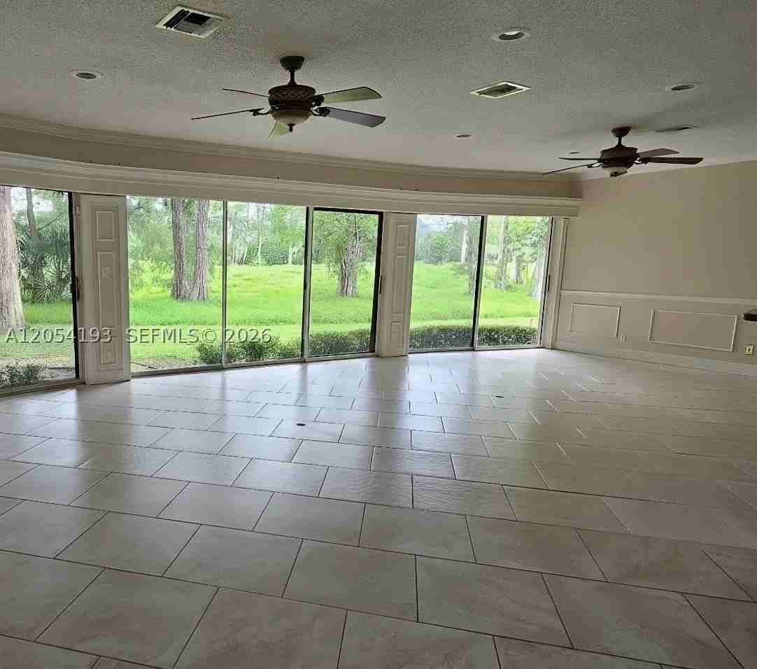 4602 King Palm Dr - Photo 3 of 6