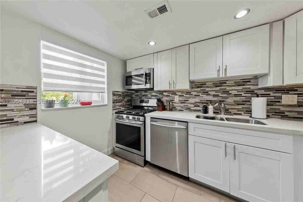 11336 Sw 69th Ter #0 - Photo 7 of 23
