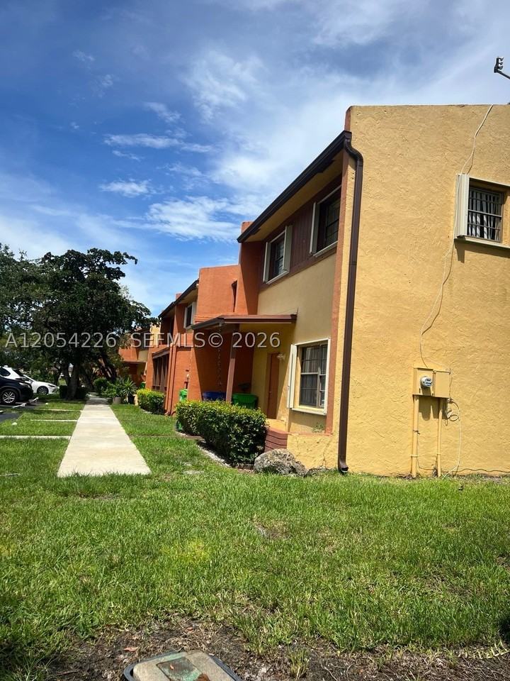 4613 Nw 91st Ave - Photo 3 of 18