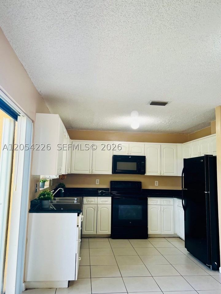 4613 Nw 91st Ave - Photo 7 of 18