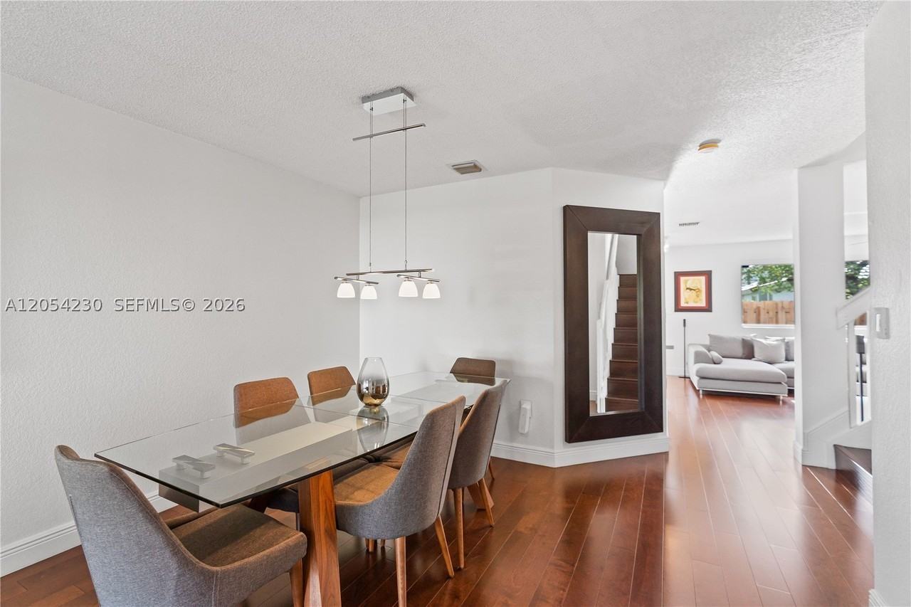 5115 Nw 116th Ave - Photo 3 of 26