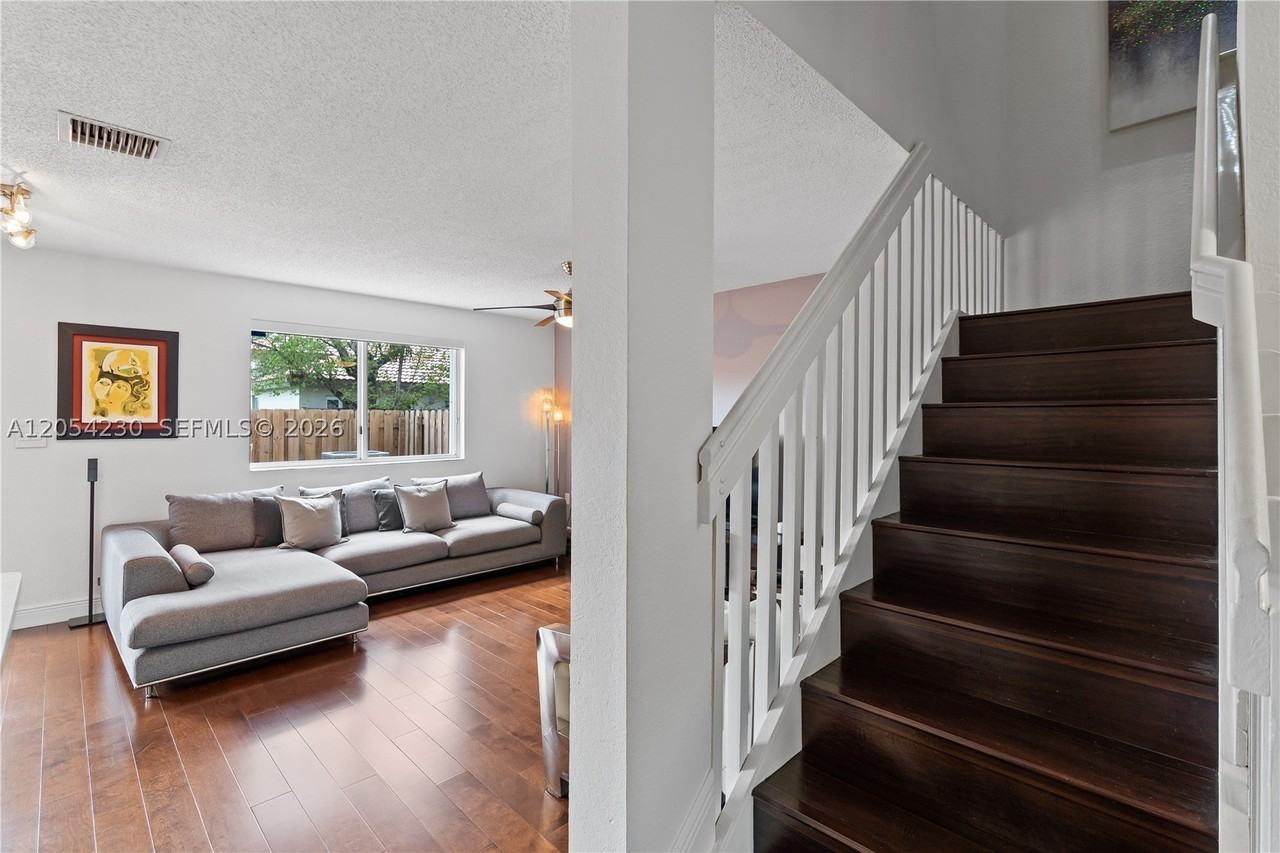 5115 Nw 116th Ave - Photo 6 of 26