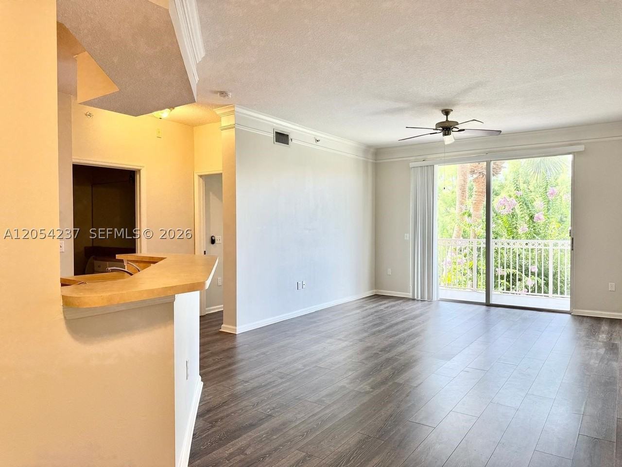 9208 Myrtlewood Cir W #208 - Photo 3 of 18