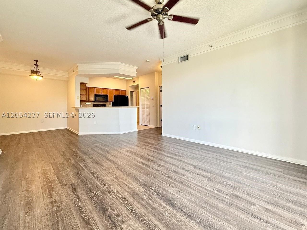 9208 Myrtlewood Cir W #208 - Photo 5 of 18