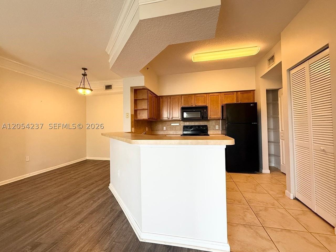 9208 Myrtlewood Cir W #208 - Photo 6 of 18