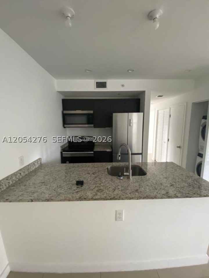 423 E 27th St #201 - Photo 3 of 23