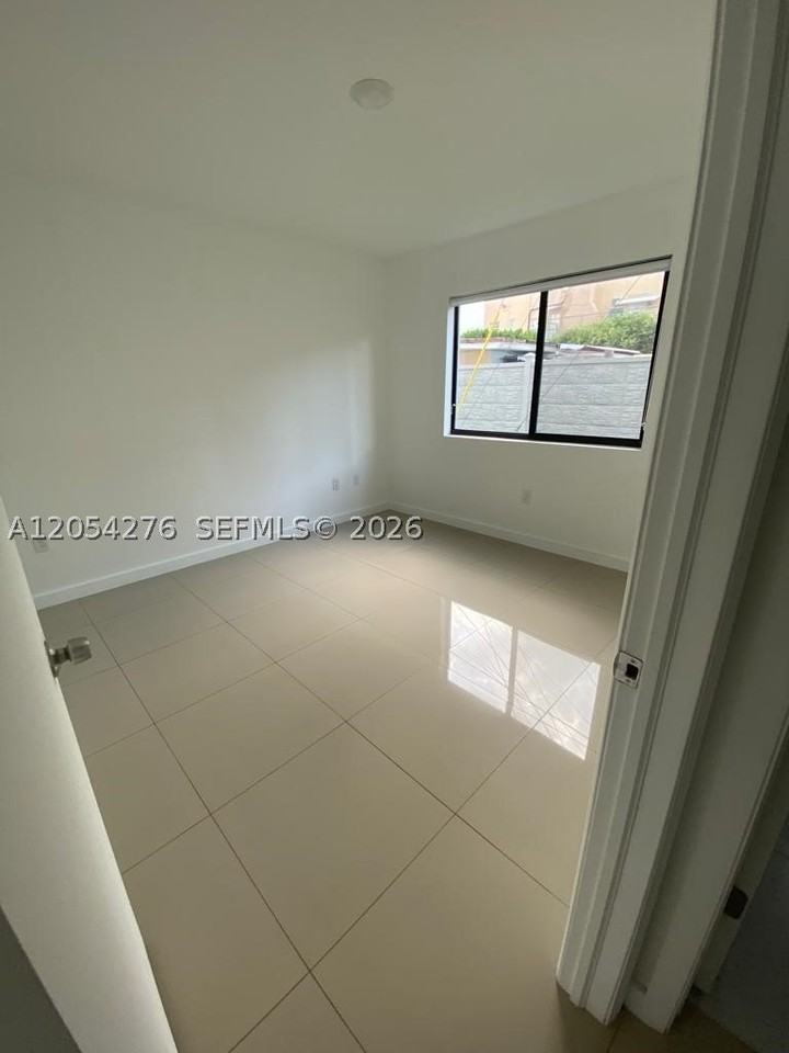 423 E 27th St #201 - Photo 7 of 23
