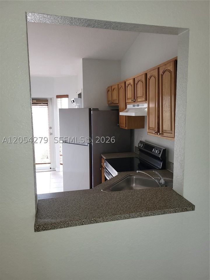 31 Ne 13th Ave #5 - Photo 6 of 13