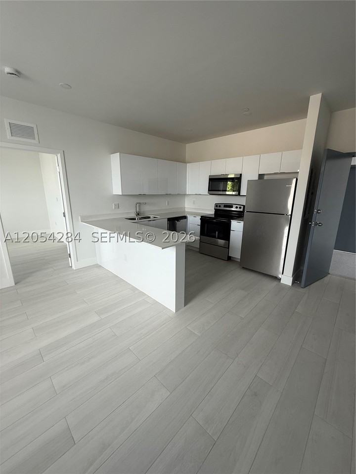 1091 E 17th St #403 - Photo 2 of 18