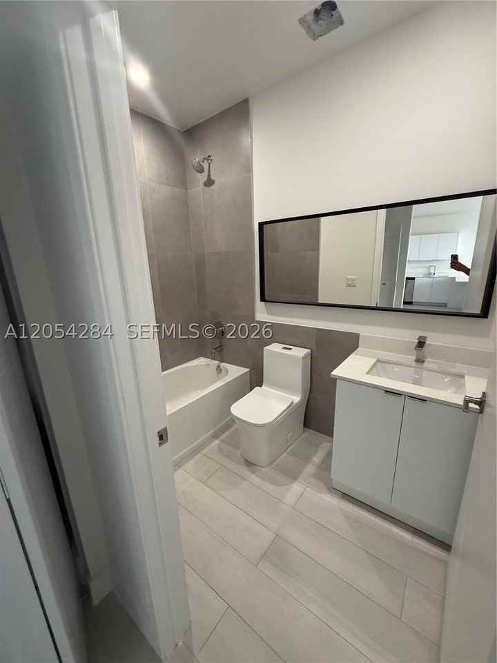 1091 E 17th St #403 - Photo 3 of 18