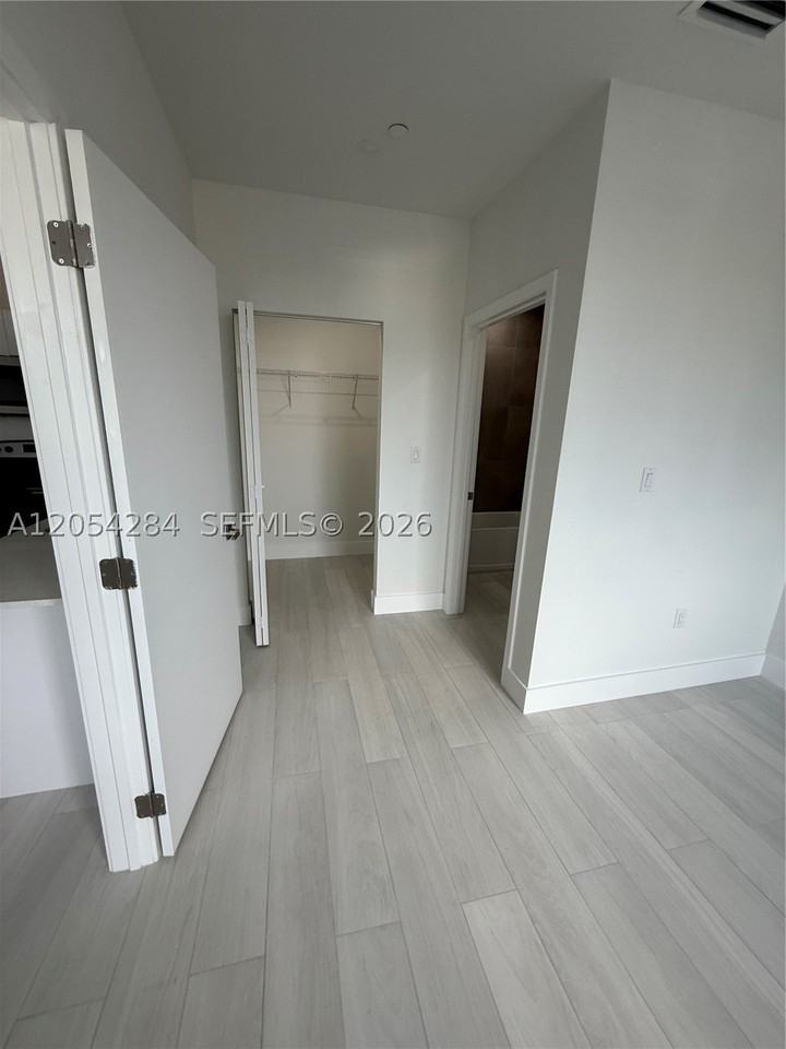 1091 E 17th St #403 - Photo 5 of 18