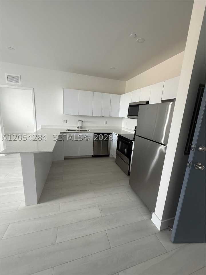 1091 E 17th St #403 - Photo 6 of 18