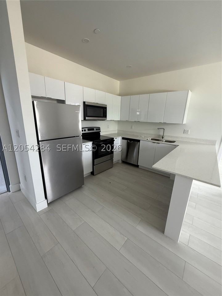 1091 E 17th St #403 - Photo 7 of 18