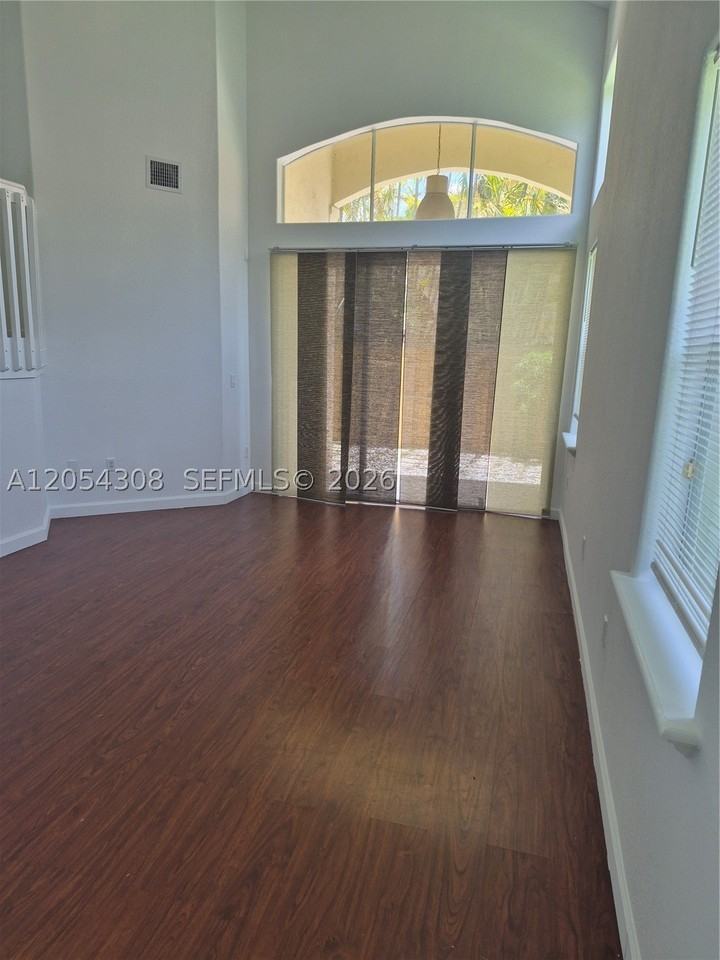 11272 Nw 54th Ter #11272 - Photo 2 of 5