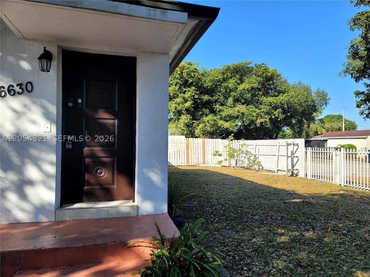 6630 Nw 29th Ave - Photo 3 of 17