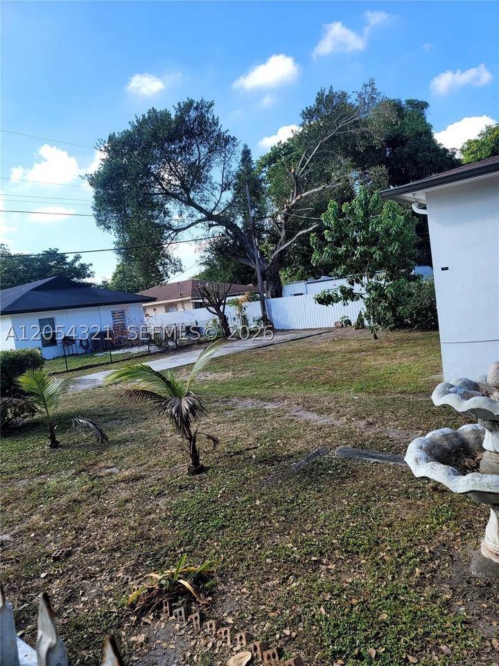 6630 Nw 29th Ave - Photo 5 of 17