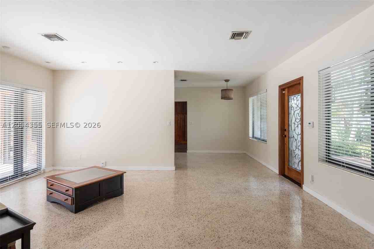 9100 Sw 81st Ave - Photo 3 of 10