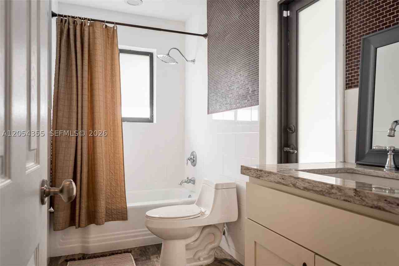 9100 Sw 81st Ave - Photo 4 of 10