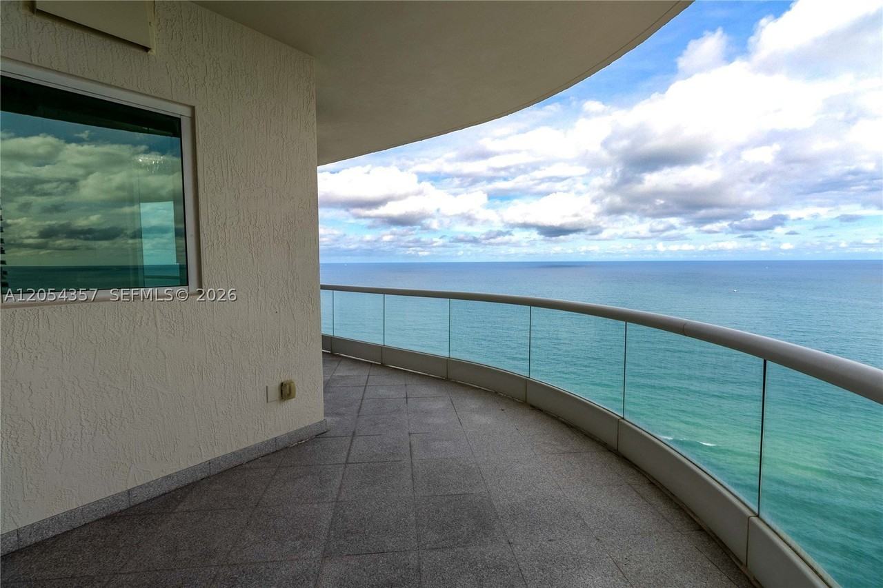 16051 Collins Ave #2402 - Photo 3 of 10