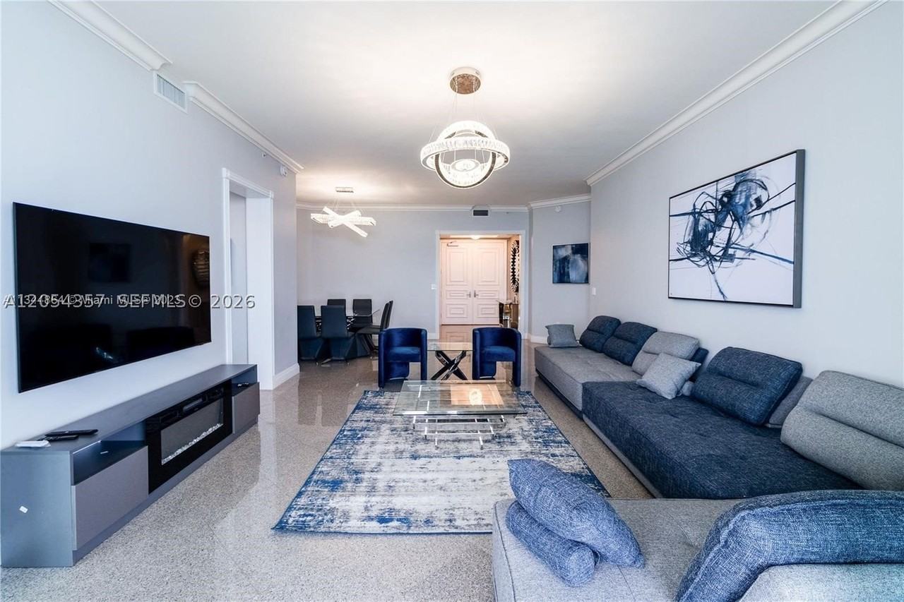 16051 Collins Ave #2402 - Photo 4 of 10