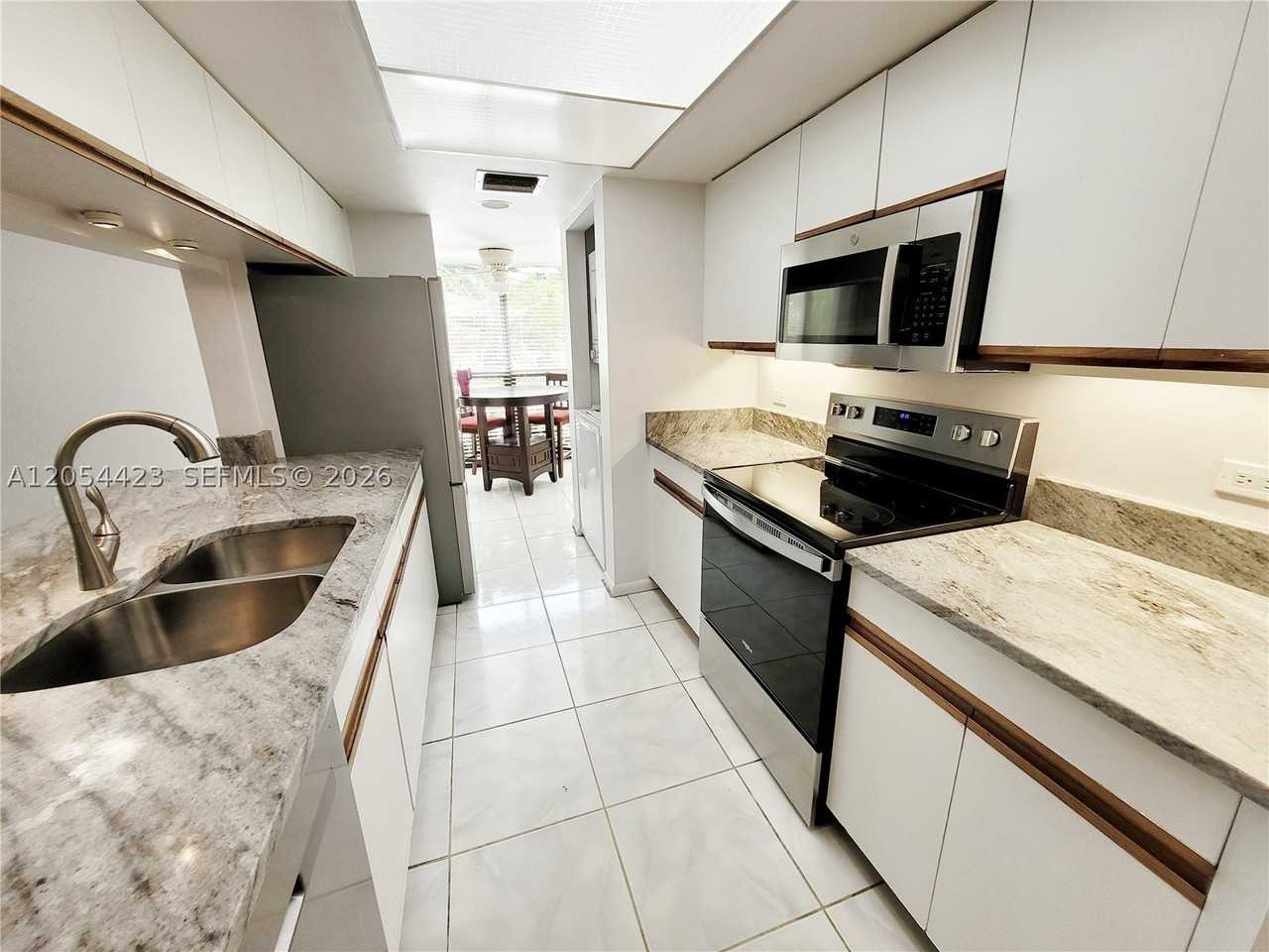 7523 Greenlake Way #C - Photo 3 of 46