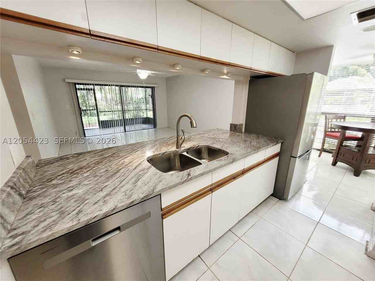 7523 Greenlake Way #C - Photo 5 of 46