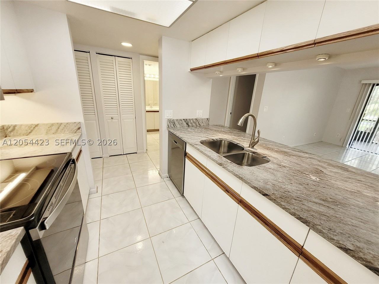 7523 Greenlake Way #C - Photo 6 of 46