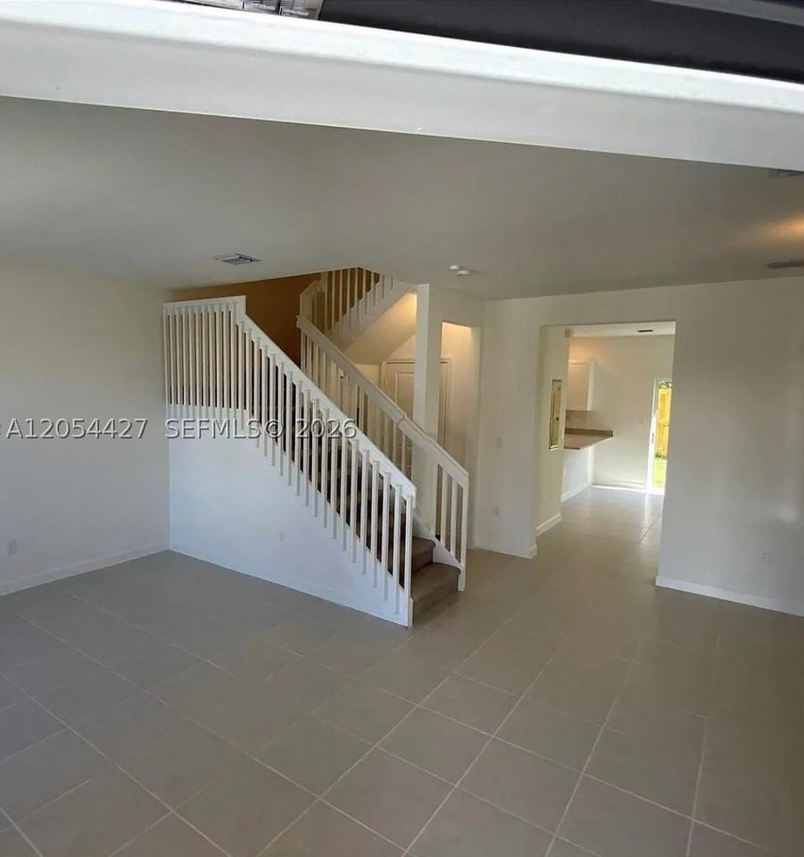 1859 Se 27th Ter #1859 - Photo 2 of 15