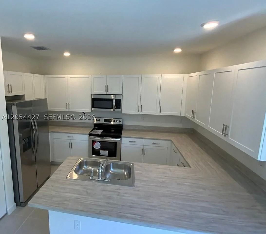 1859 Se 27th Ter #1859 - Photo 5 of 15