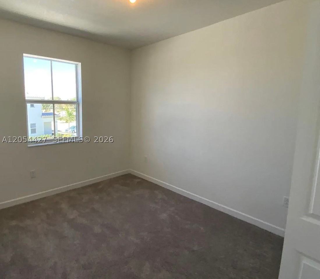 1859 Se 27th Ter #1859 - Photo 7 of 15