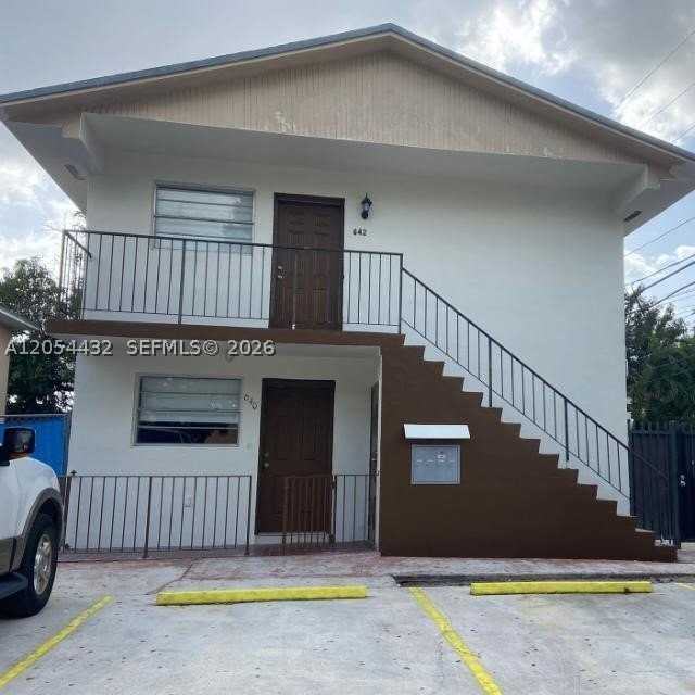 642 E 2nd Ave #B