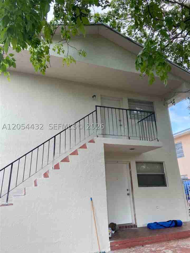642 E 2nd Ave #B - Photo 2 of 14