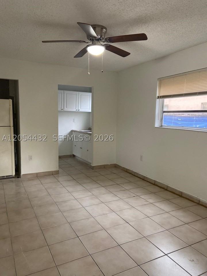 642 E 2nd Ave #B - Photo 4 of 14