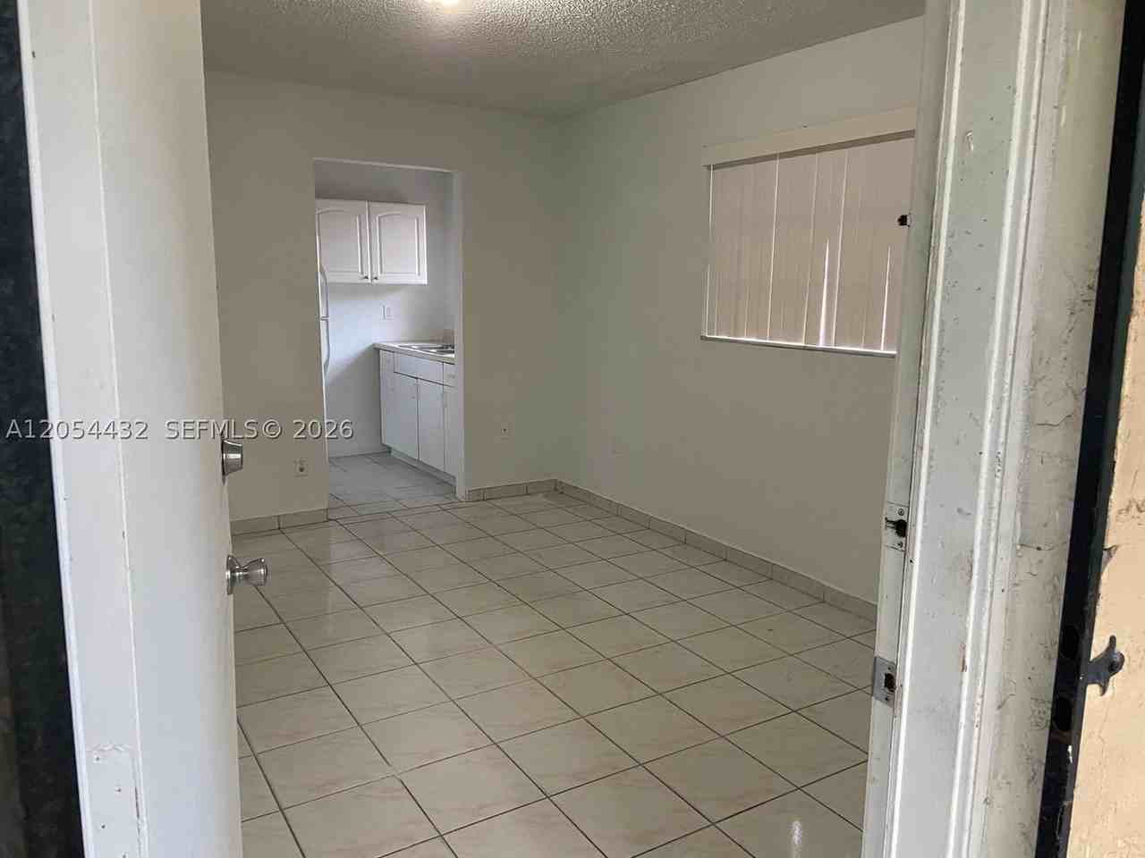 642 E 2nd Ave #B - Photo 5 of 14
