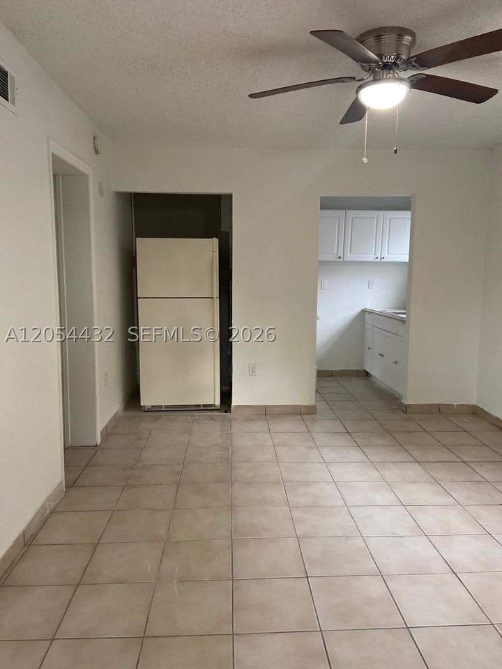 642 E 2nd Ave #B - Photo 6 of 14