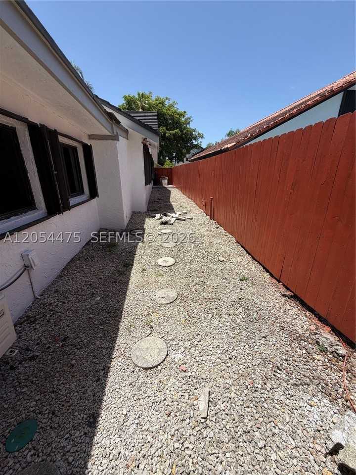 14271 Sw 107th Ter #0 - Photo 7 of 37