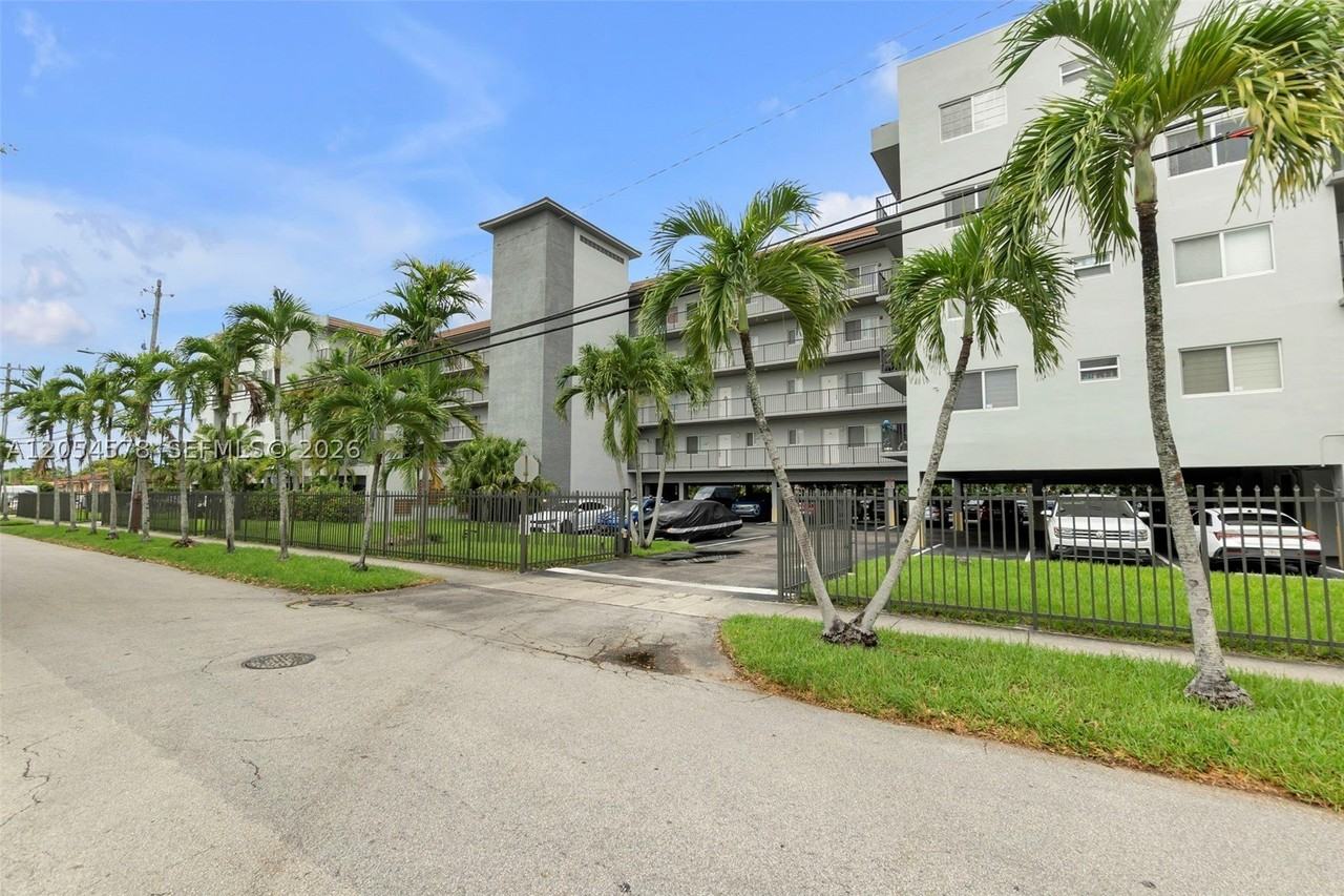900 Sw 84th Ave #412A - Photo 2 of 21