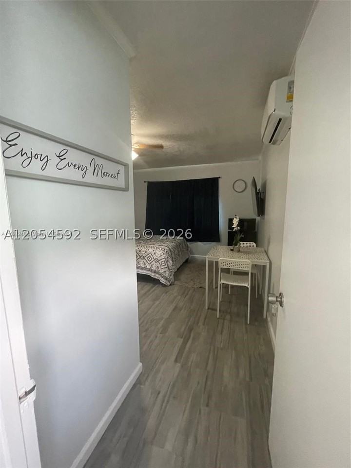7521 Harbour Blvd #1 - Photo 4 of 12