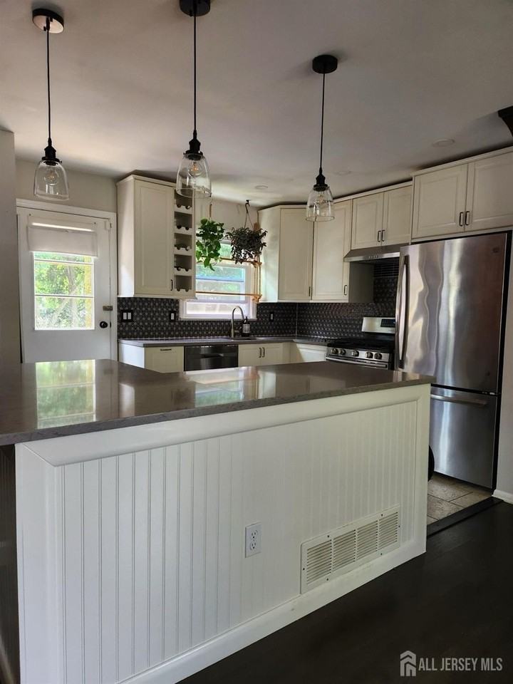 1716 Central Ave - Photo 4 of 13