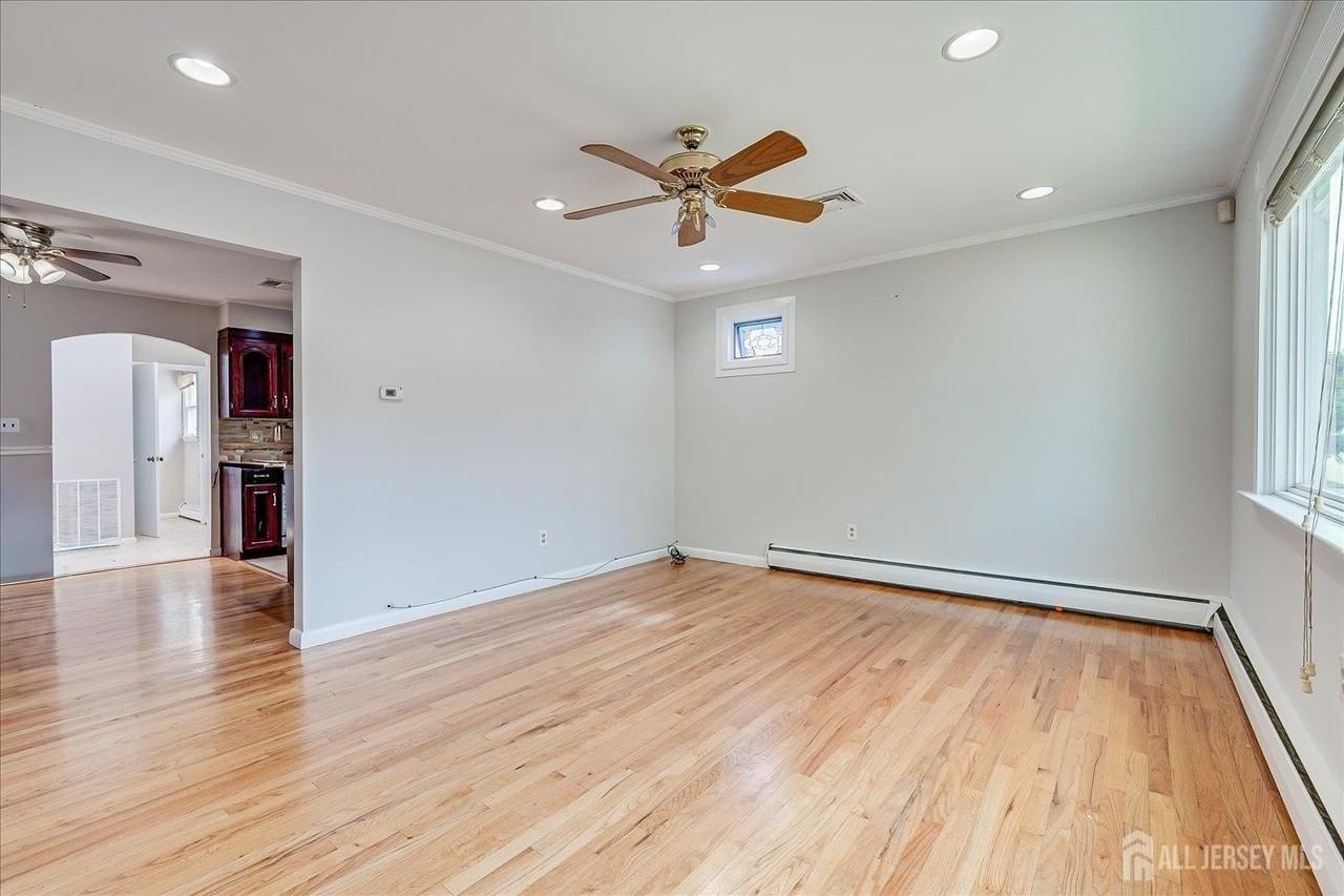 111 Sonora Ave - Photo 7 of 43